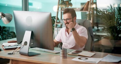 Computer-, Faustschlag- und Webentwicklung mit vielen Programmierprogrammen im Büro zum Start oder Testen