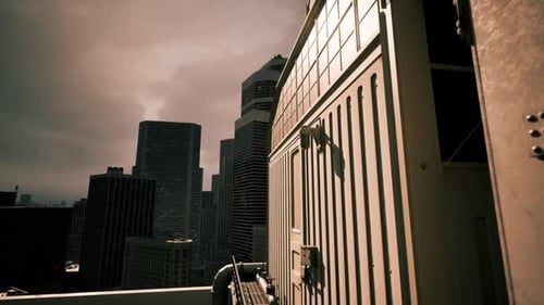 Vista urbana desde la azotea que muestra el horizonte y las estructuras de la ciudad a la luz del día