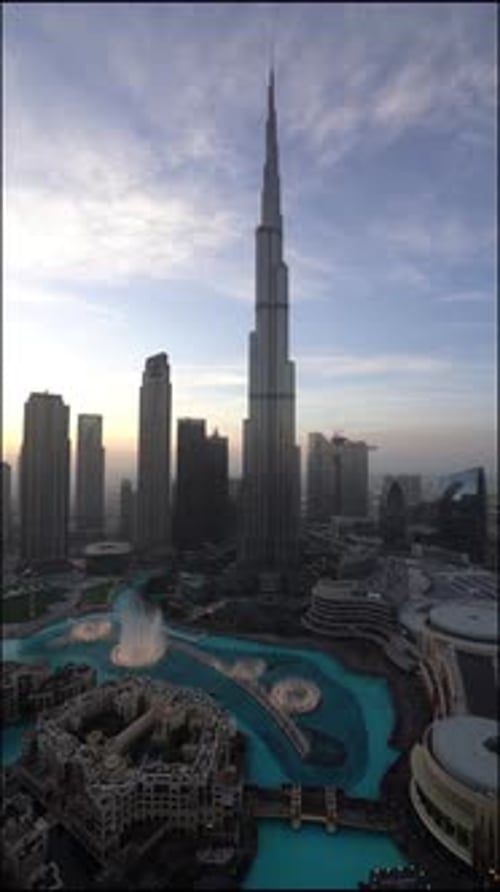 Pôr do sol sobre o horizonte do centro de Dubai