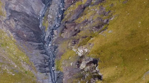 Rocky Valley in den Bergen