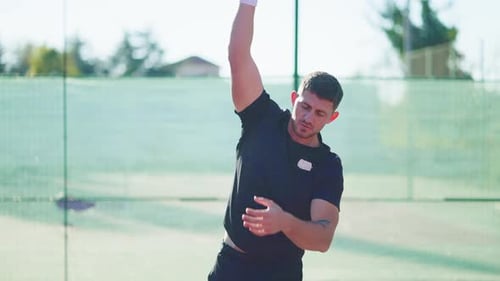 Sportlertraining auf dem Tennisplatz
