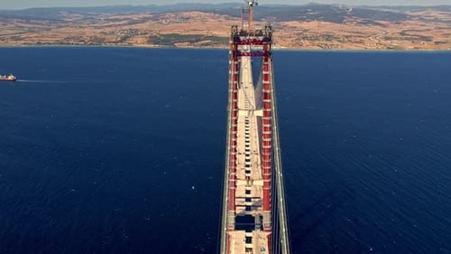 Vista aérea de la construcción del puente