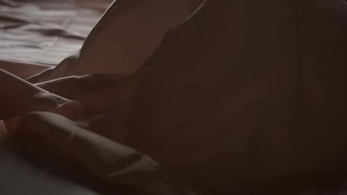 Weicher beigefarbener Stoffvorhanghintergrund