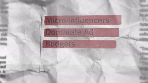 Les micro-influenceurs dominent les budgets publicitaires, titres de style journal