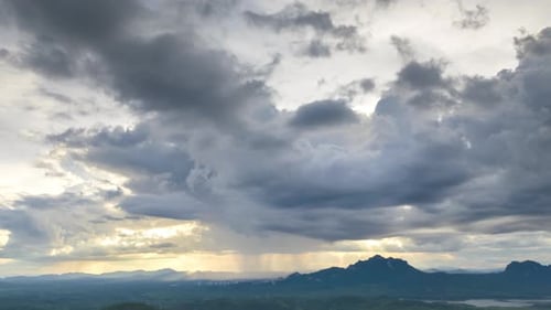 Video: Hyperlapse 4K, Rainstorms and black clouds are moving over the mountains.