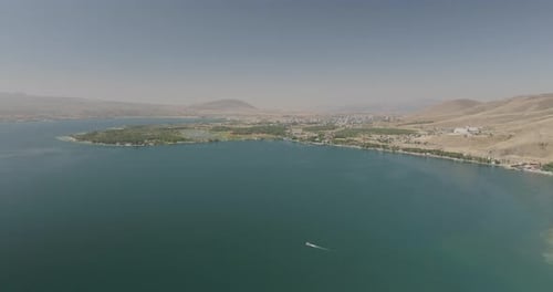 Vue aérienne du lac Sevan, en Arménie.