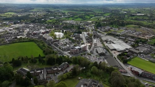 Zumbido orbita un centro cívico de paz, condado de Monaghan, Irlanda
