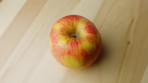 Organic Honeycrisp Apple_Static Overhead Shot Of Rotating Object