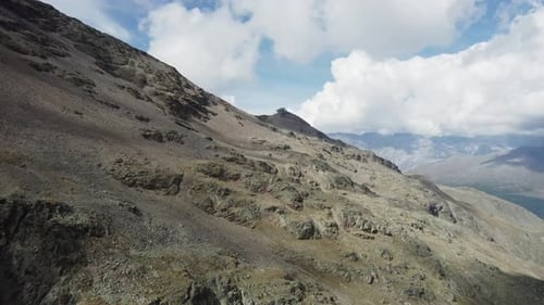 Vue aérienne des montagnes de Bormio en Italie par une journée ensoleillée