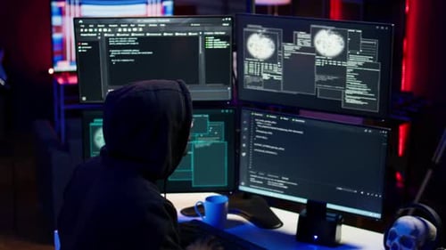 Betrüger sind glücklich, nachdem sie vertrauliche Informationen von Benutzern erhalten haben, die Malware verwenden