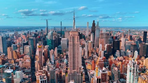 Empire State Building in the scenery of Manhattan.