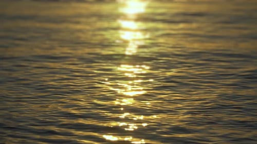 Sonnenstrahlen auf dem Meer bei Sonnenuntergang, Tilt-Shift-Linse