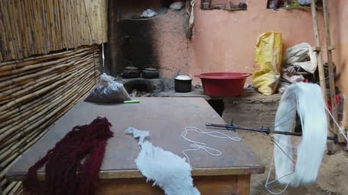 Hand Spinning White Wool in Quechua Workshop