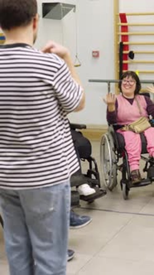 Physical Therapist Leads Exercise Class With Adults in Wheelchairs