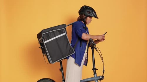 Radfahrer liefert Essen zum Mitnehmen