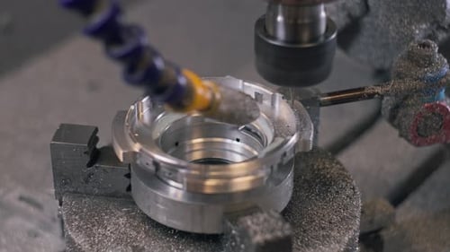 Fräsmaschine zur Bearbeitung von Metallwerkstücken von Cinema Lens