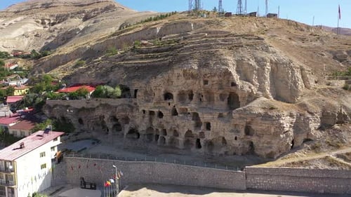 Vue aérienne de l'ancienne maison troglodyte