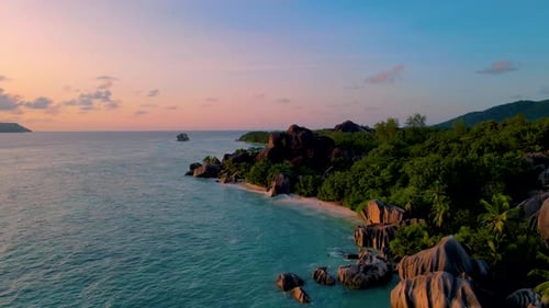 Puesta de sol en la playa de Anse Source D'Argent, la playa más hermosa de Seychelles, isla La Digue