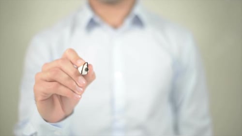 Algorithmus Man schreibt auf transparentem Bildschirm