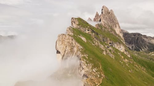 Crête de Seceda et sommets des Dolomites