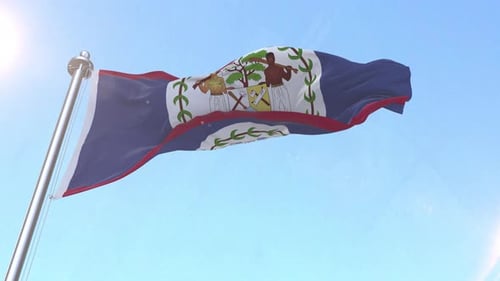 Belize-Flagge weht im Himmel