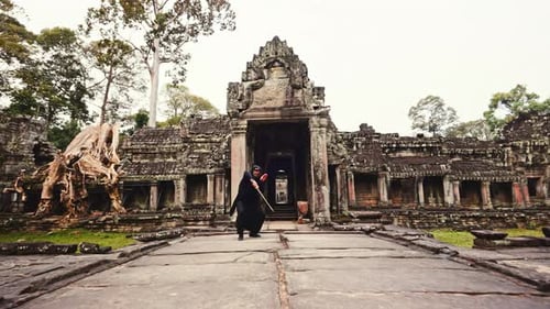 Demon Displaying Sword Skills At Ruins