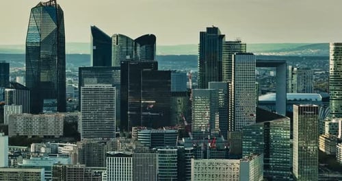 Gebäude im Geschäftsviertel, Paris, Frankreich, Luftaufnahme der Bürofenster eines gläsernen Wolkenkratzers