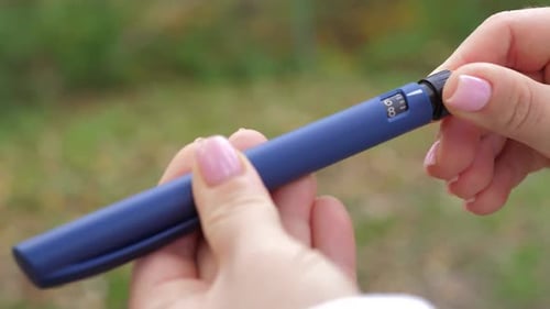 Insulin Pen Adjustment in Outdoor Setting