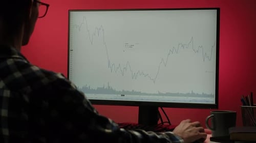 Un programmeur des technologies de l'information développe une nouvelle application Logiciel numérique Application mobile