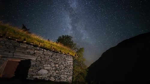Amazing timelapse of the Milky Way galaxy seen from an old mountain farm