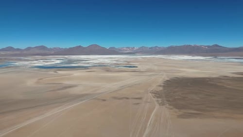 Salar de Uyuni, Bolivia, Sudamérica, desierto, salinas, paisajes, vista aérea de Zumbidos, montañas