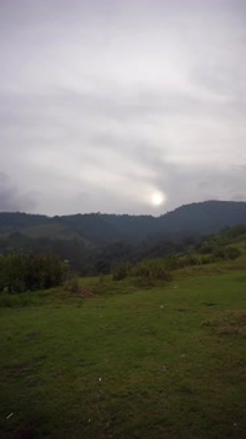 portraits of beautiful natural mountain views, panoramic views of hills, clear skies in the morning