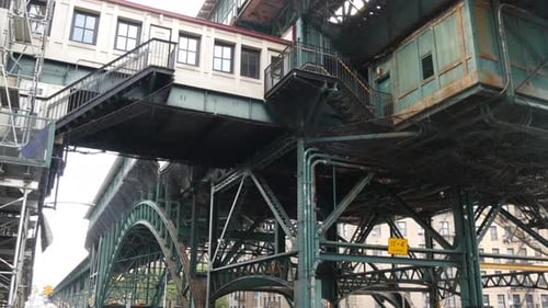 New York 125 Street Subway Metro in Harlem USA Manhattan Transport Metro Station Metallic Bridge