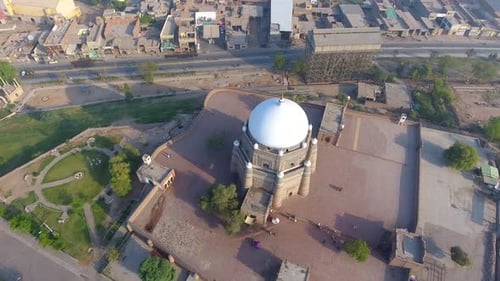 Vista aérea da tumba de Hazrat Shah Rukn-e-Alam, Multan, Paquistão.