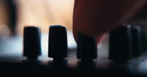 Lautstärke der Audiokonsole aus nächster Nähe