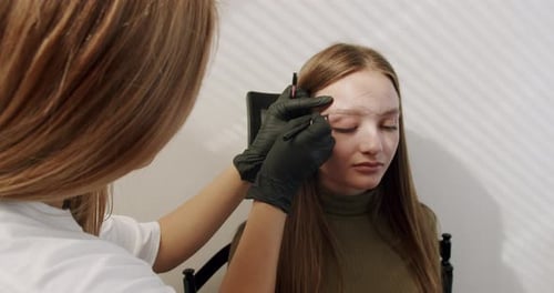 Eyebrow Shaping Procedure in Beauty Salon