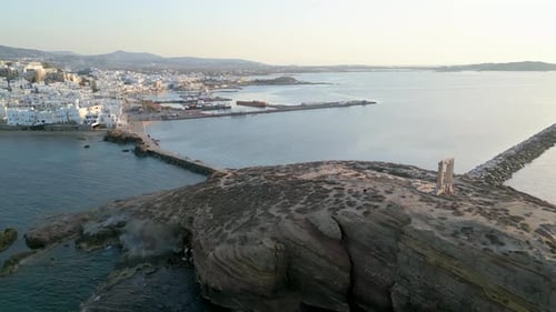 Vue aérienne du port de Naxos, en Grèce.