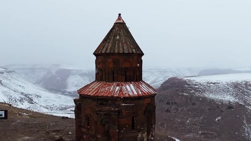 Luftaufnahme der historischen Ani-Ruinenregion von Kars im Winter