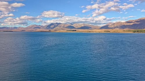 La impresionante belleza alpina y acuática del lago Tekapo en Nueva Zelanda