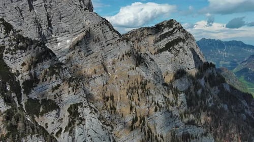 Vue aérienne des sommets des Alpes