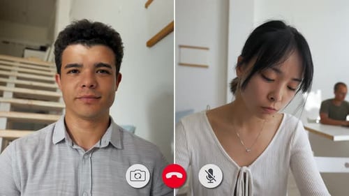 Discussion en ligne entre deux participants à distance