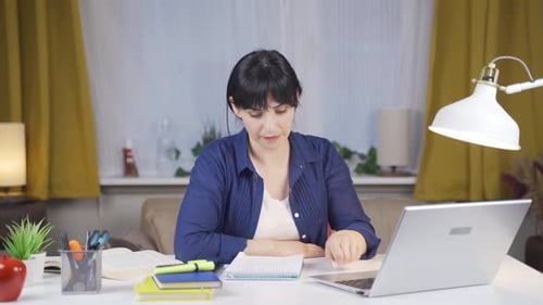 Female student of Distance Education.