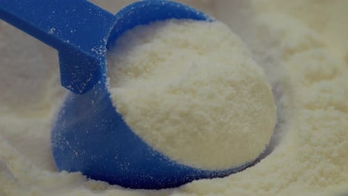 Measuring powdered milk for recipes and daily use in the kitchen