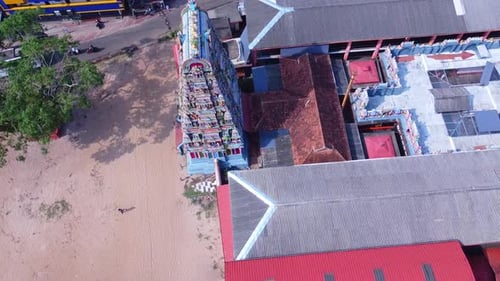 Temple situé au milieu d'une ville, vue aérienne d'une belle ville