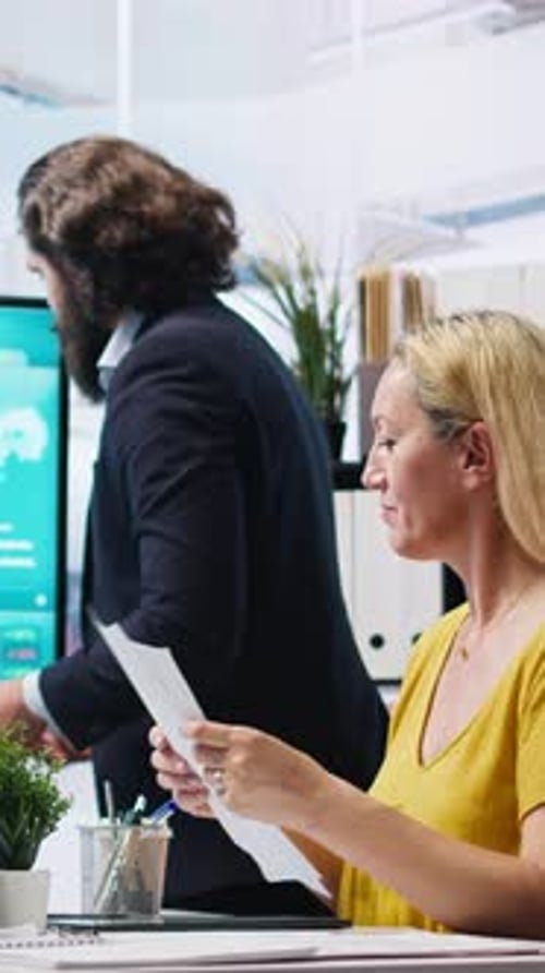 Vertical Video Agent Talking Family Helping Them Build Good Spending Habits