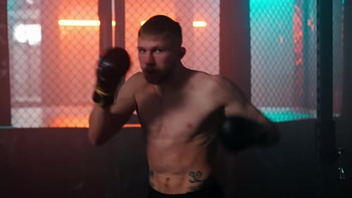 Serious Man Aufwärmtraining vor dem Kampf