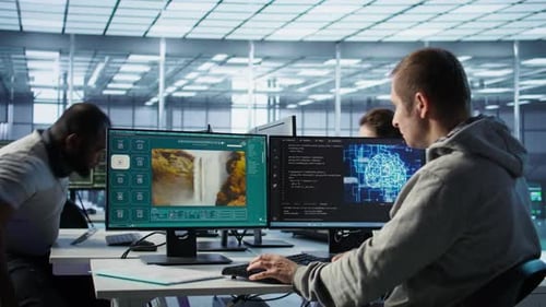 Ingenieur programmiert virtuellen KI-Assistenten, der Clips produziert