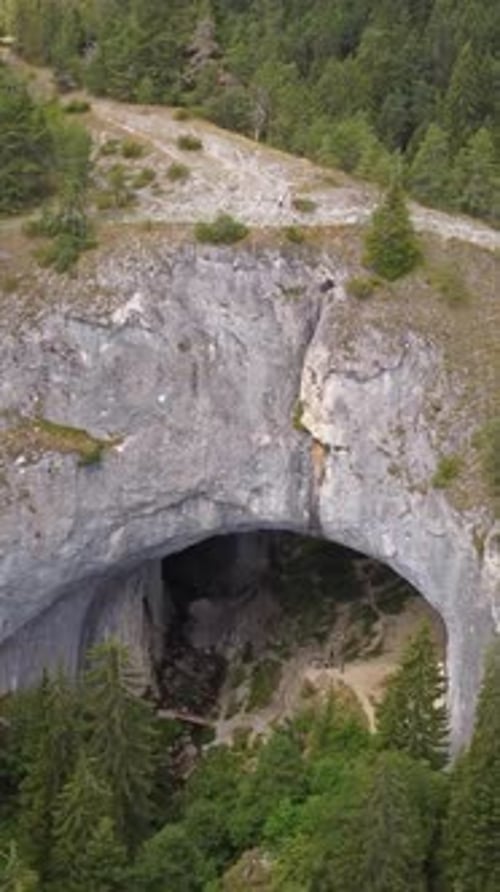 Mostove en chudnite - arches naturelles