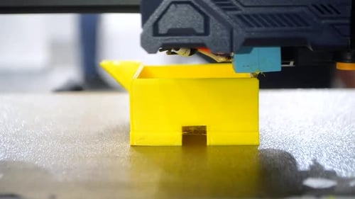 Impresora 3D en funcionamiento, objeto de impresión, modelo de impresión de plástico, impresora 3D fundida