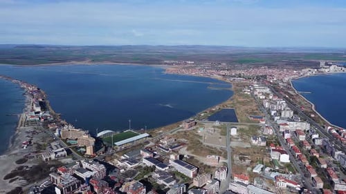 Vue depuis les hauteurs de la ville de Pomorie, située sur la péninsule de Bulgarie et